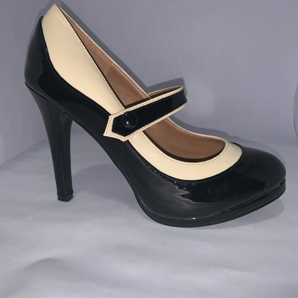 ModCloth Graham Street Black/Cream Mary Jane Heel